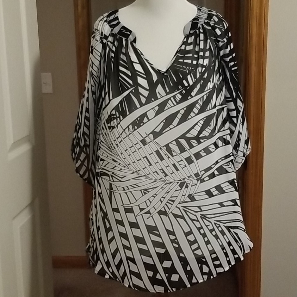 Worthington Flowy sheer top with bell short sleeves and cami